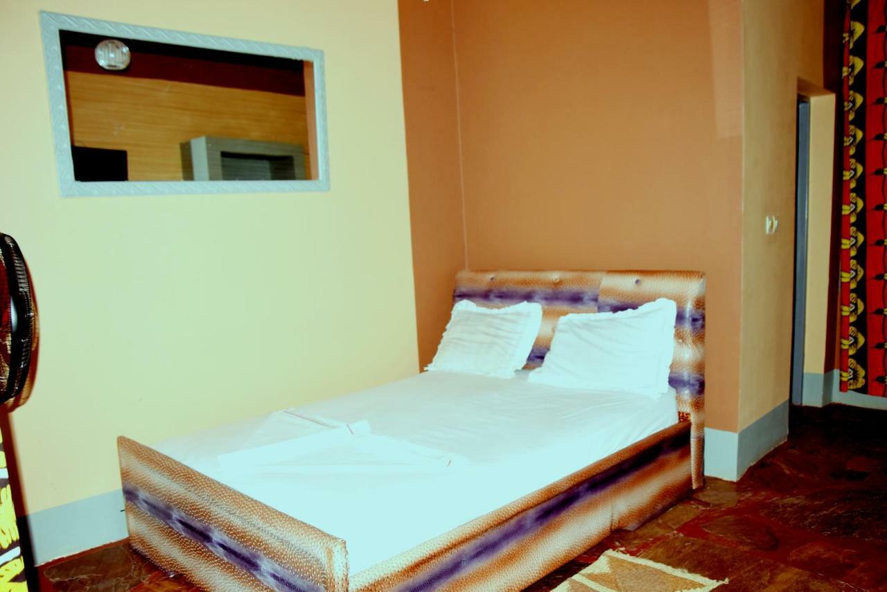 Saint Blaise Hotel Bujumbura Quarto foto